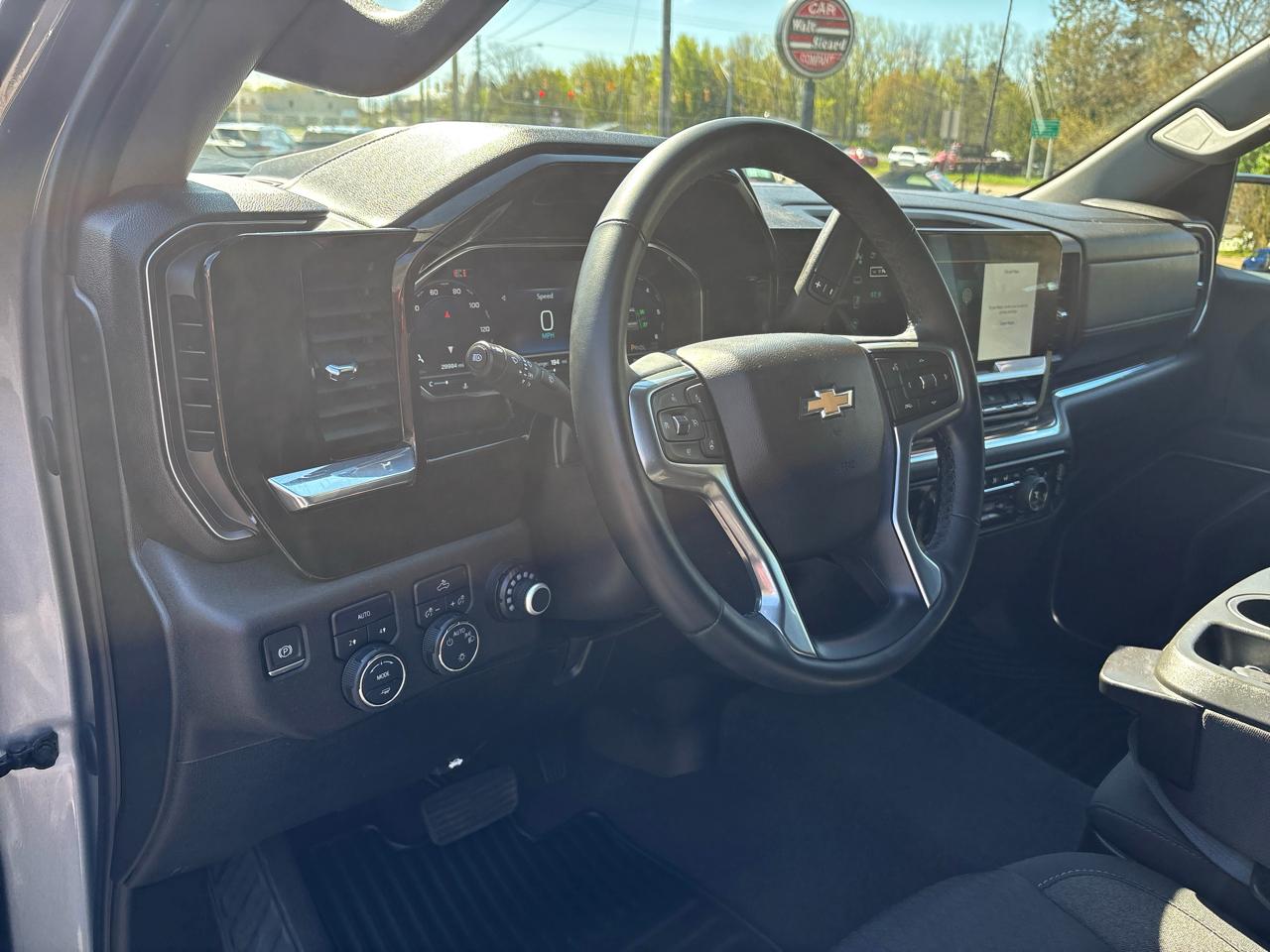 Chevrolet Silverado 1500 4WD Crew Cab 147" LT w/2FL 2024