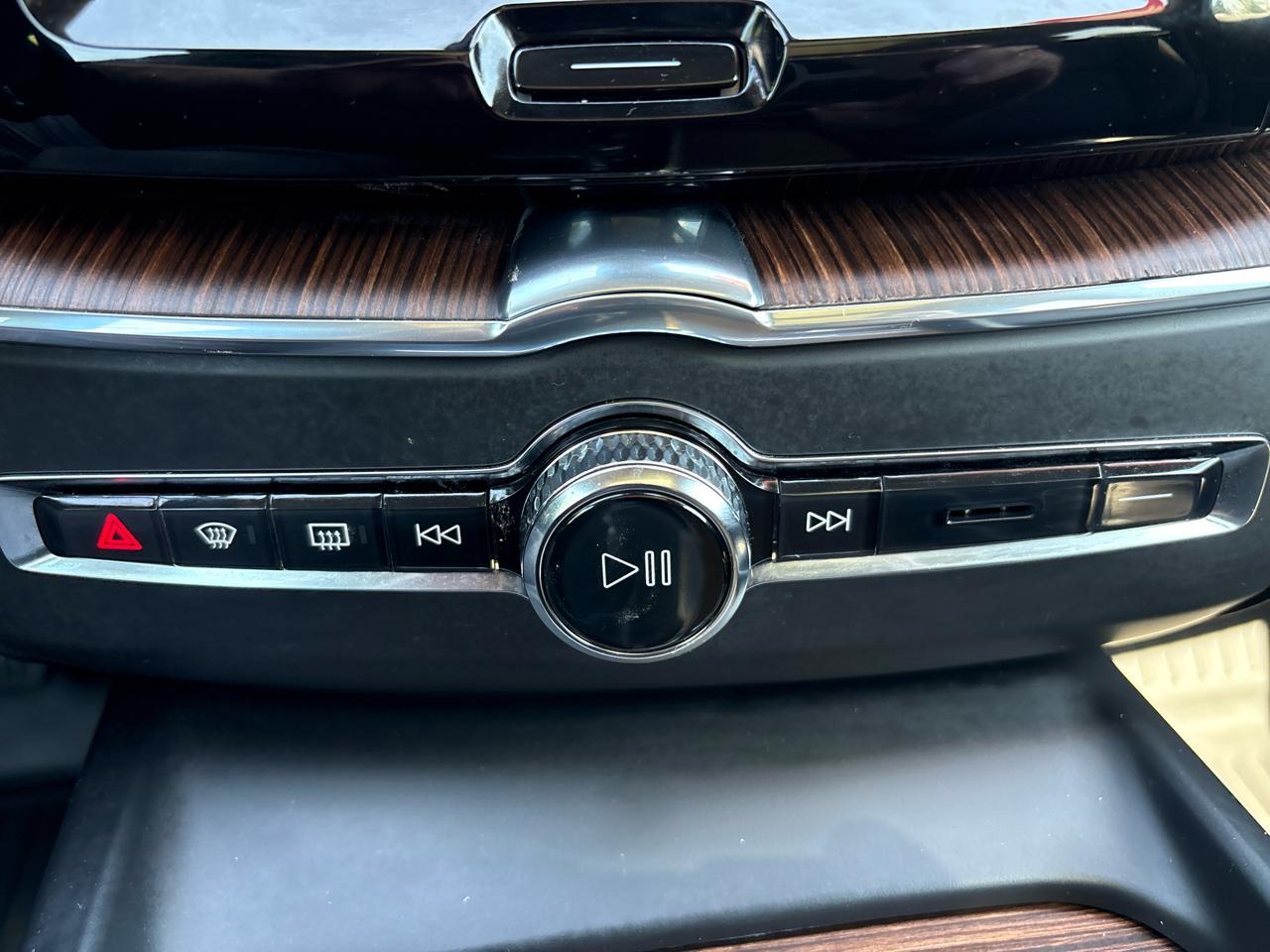 Volvo XC60 B5 AWD Momentum 2022