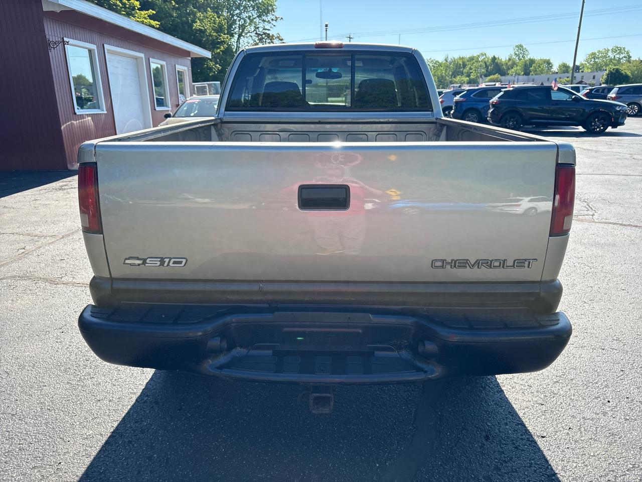 Chevrolet S-10 Ext Cab 123" WB 4WD LS 2002
