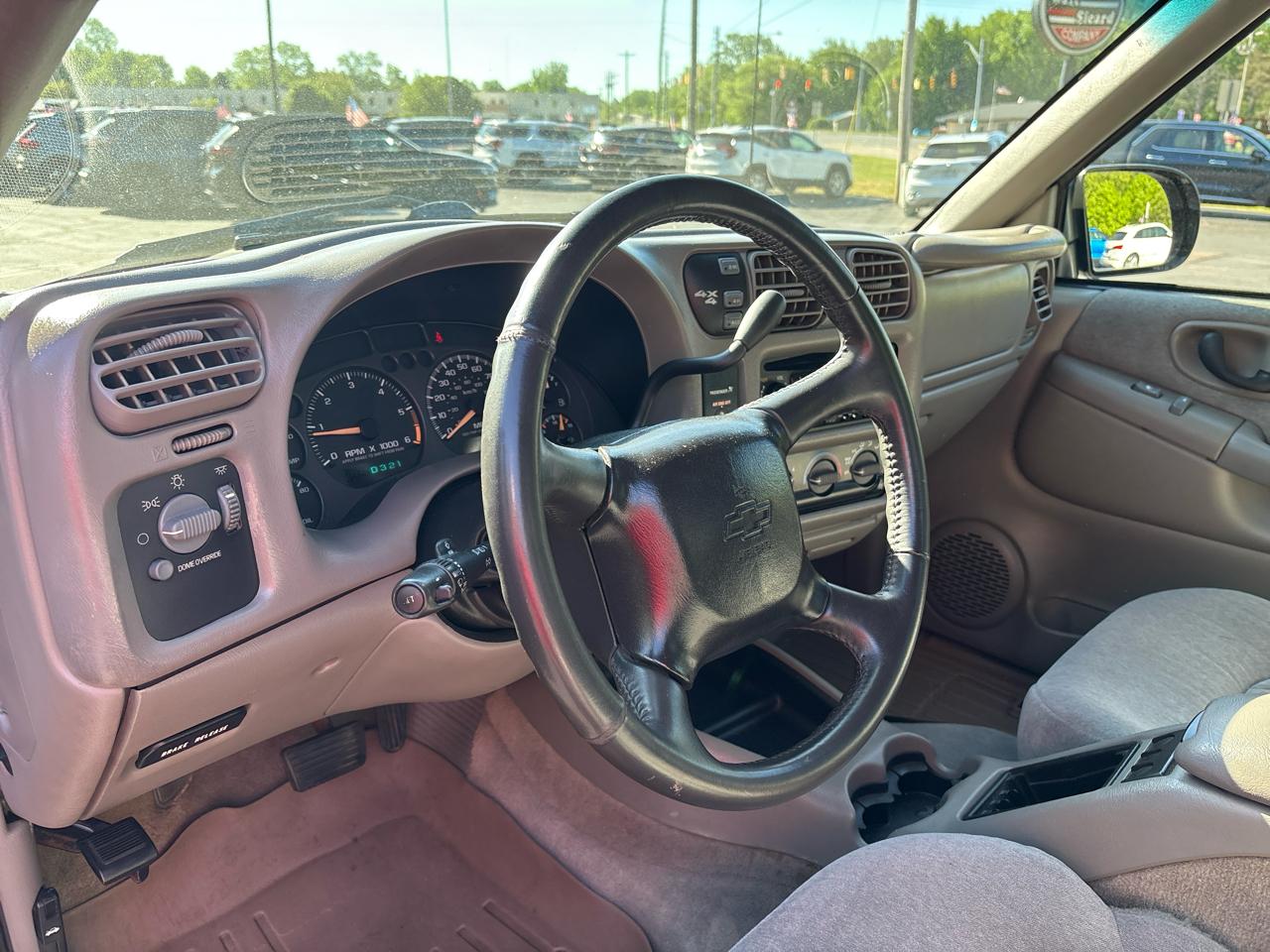 Chevrolet S-10 Ext Cab 123" WB 4WD LS 2002