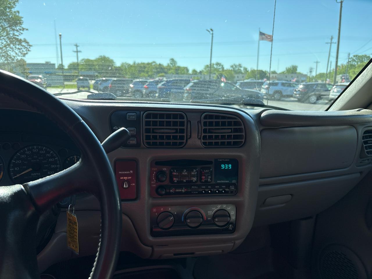 Chevrolet S-10 Ext Cab 123" WB 4WD LS 2002