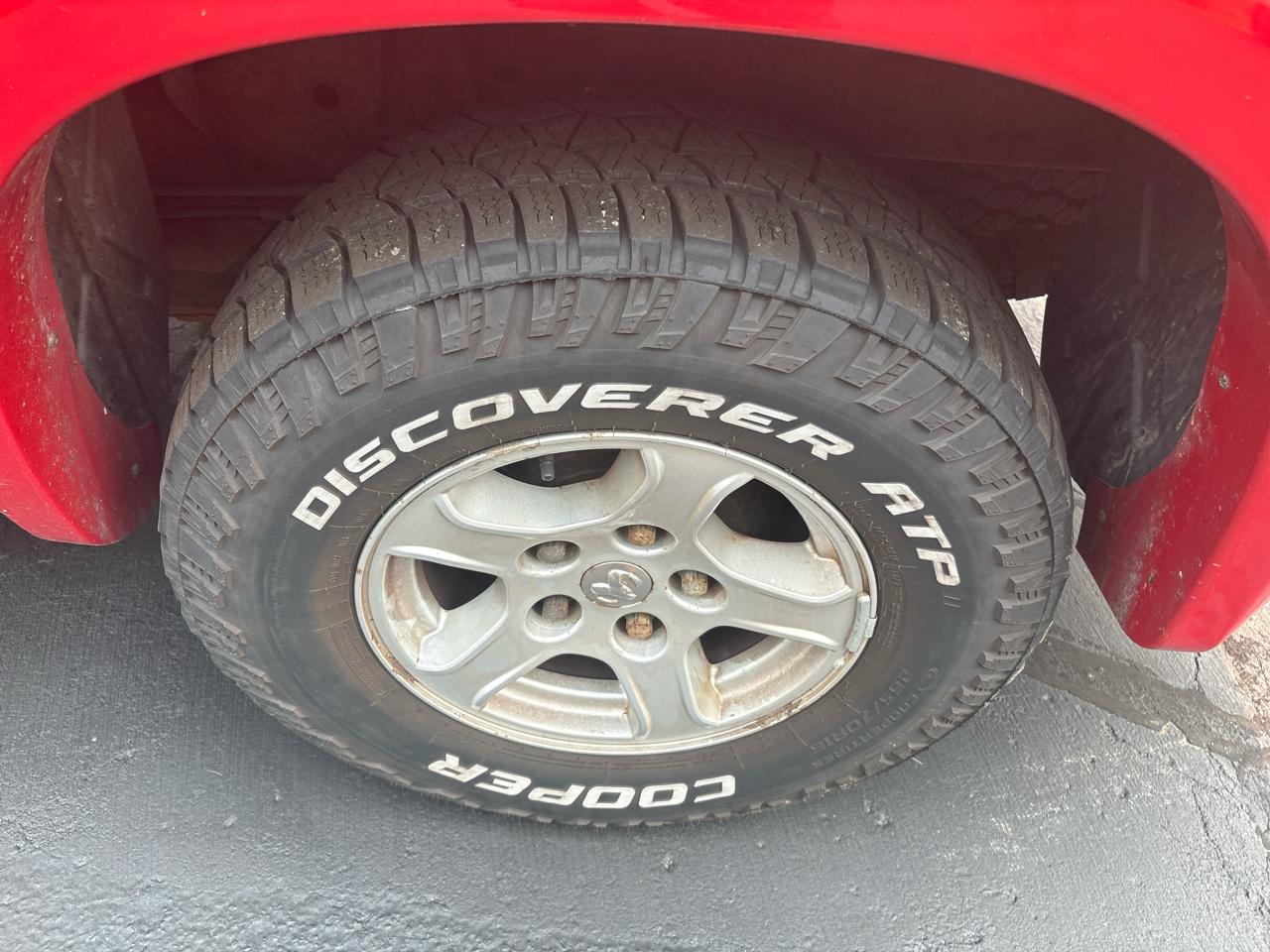 Dodge Dakota 4dr Quad Cab 131" WB 4WD Laramie 2005