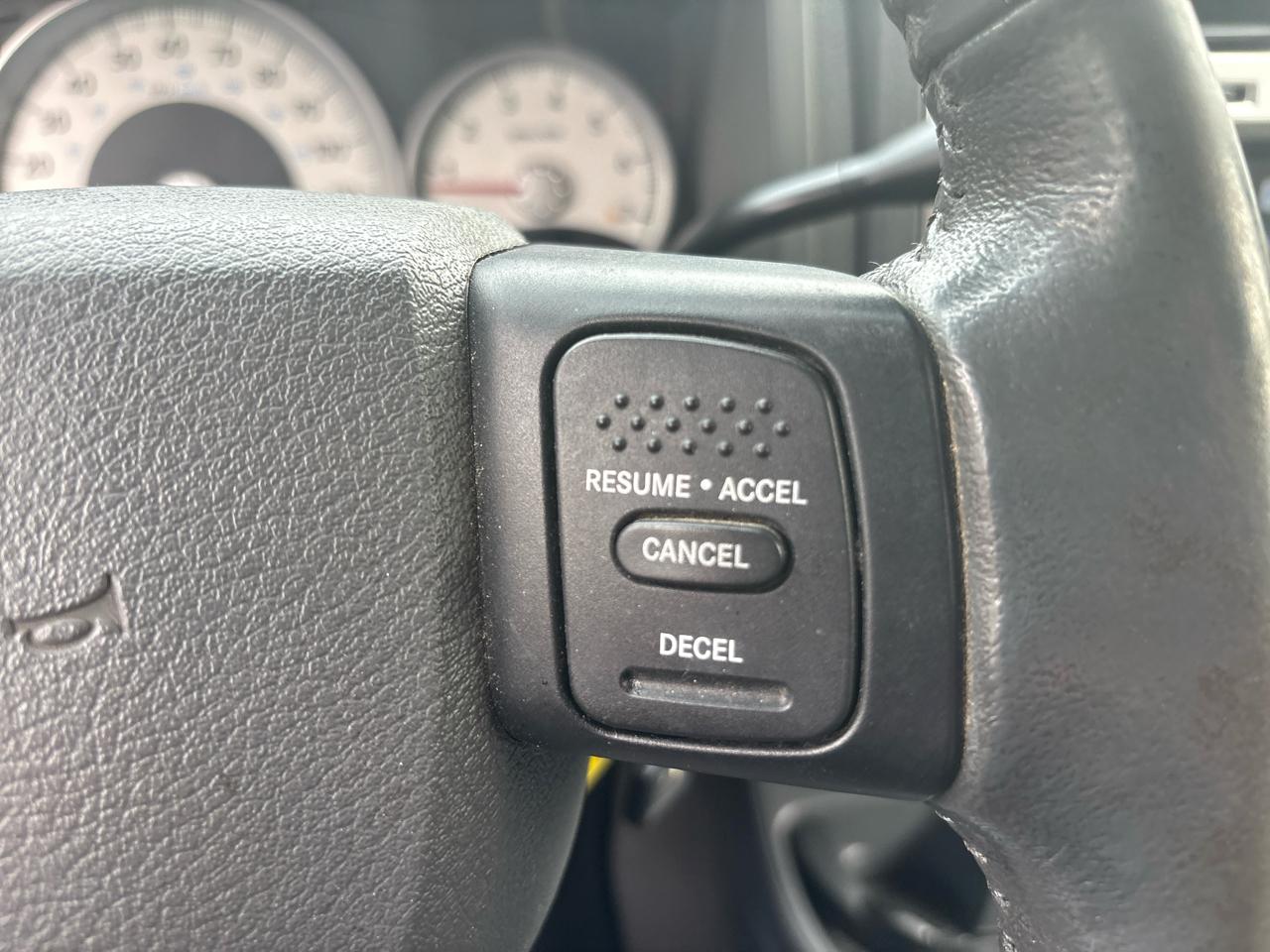 Dodge Dakota 4dr Quad Cab 131" WB 4WD Laramie 2005
