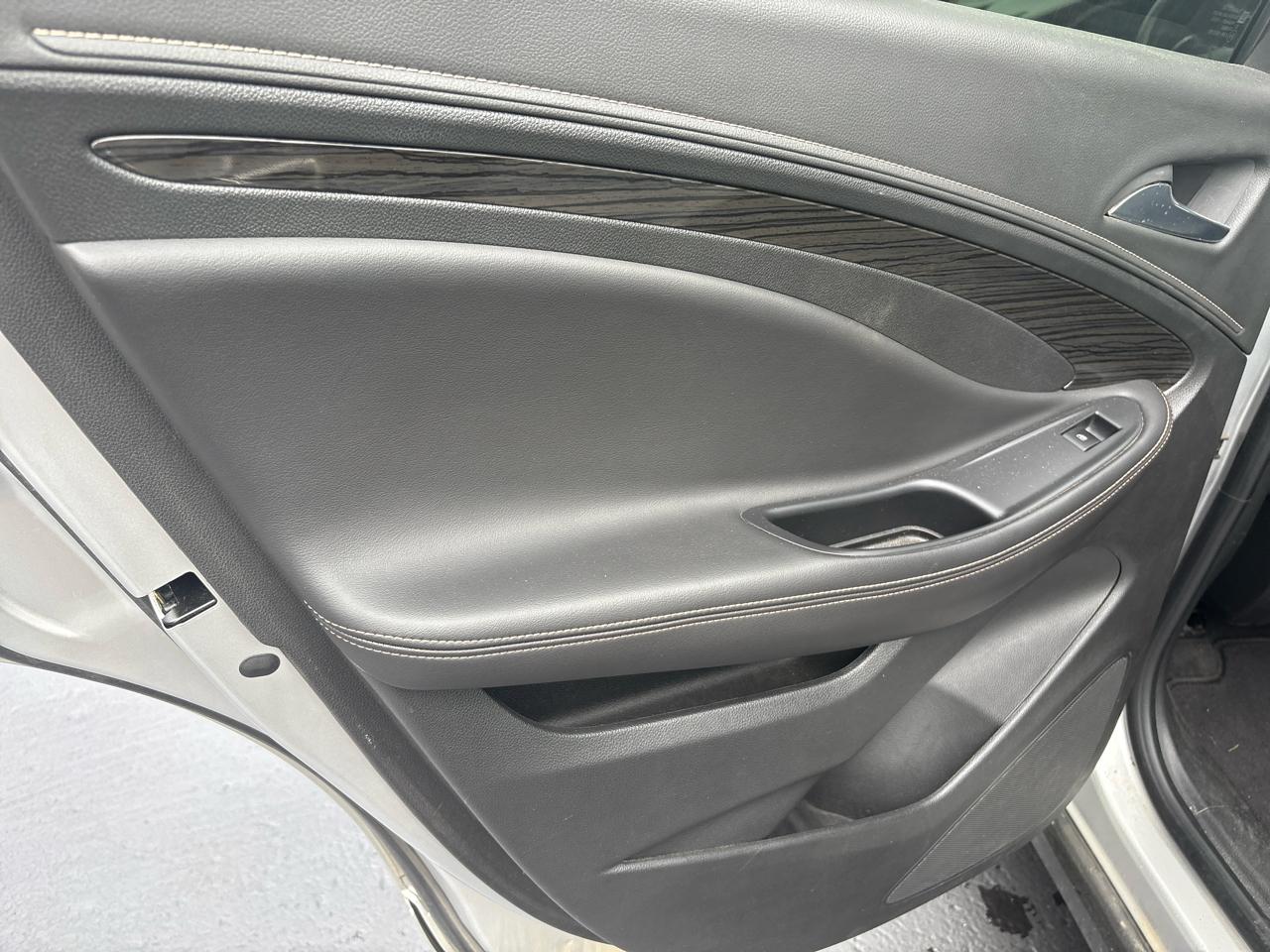 Buick Envision FWD 4dr Essence 2017