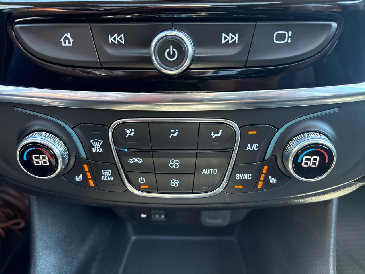 Chevrolet Traverse AWD 4dr RS 2021