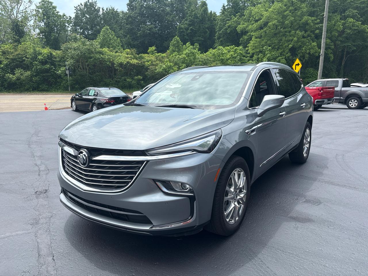 Buick Enclave FWD 4dr Essence 2023