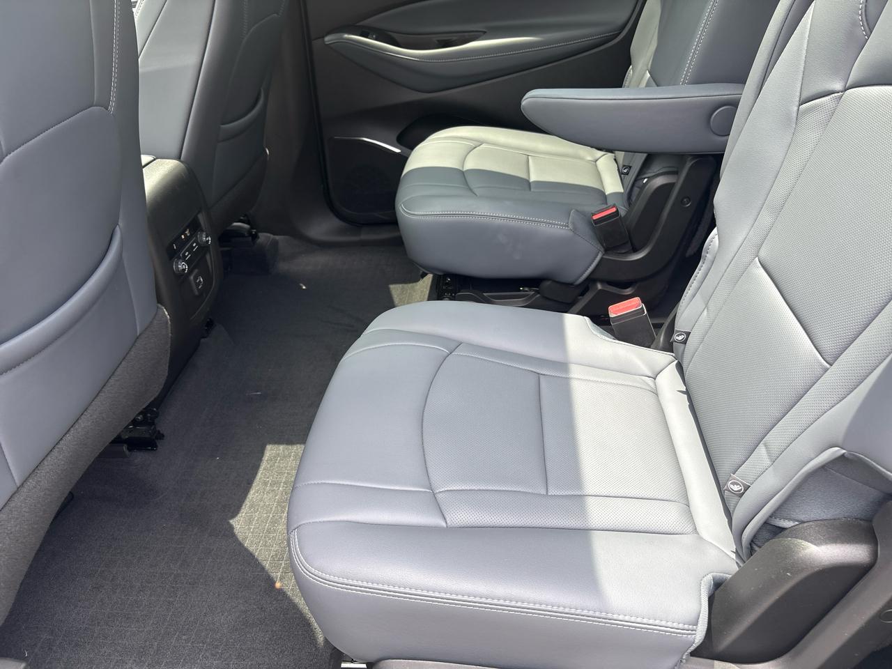 Buick Enclave FWD 4dr Essence 2023
