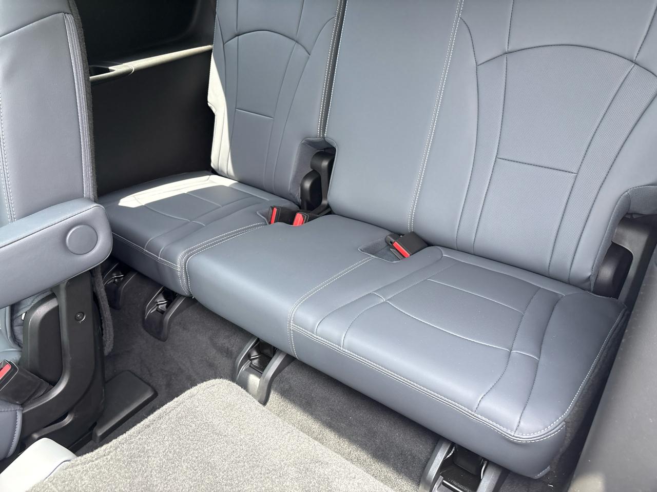 Buick Enclave FWD 4dr Essence 2023