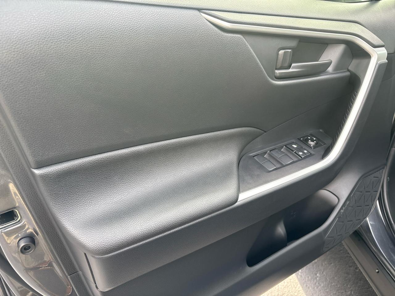 Toyota RAV4 Hybrid LE AWD (Natl) 2025