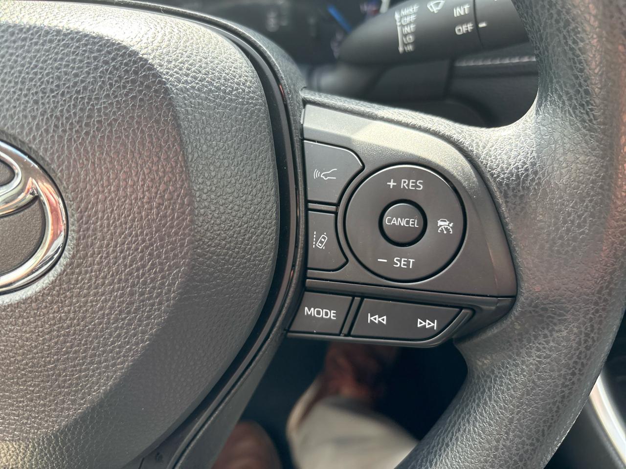 Toyota RAV4 Hybrid LE AWD (Natl) 2025