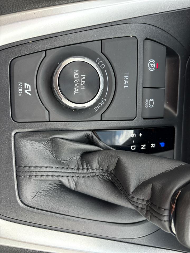 Toyota RAV4 Hybrid LE AWD (Natl) 2025