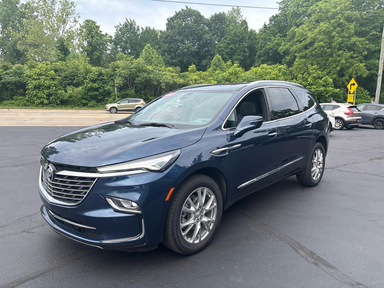 Buick Enclave AWD 4dr Essence 2023