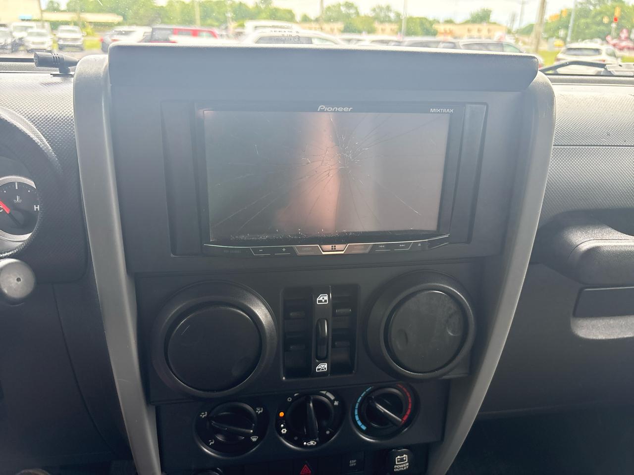 Jeep Wrangler 4WD 4dr Unlimited Sahara 2007