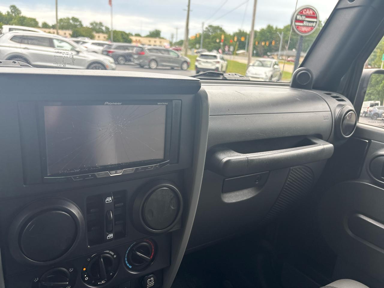 Jeep Wrangler 4WD 4dr Unlimited Sahara 2007