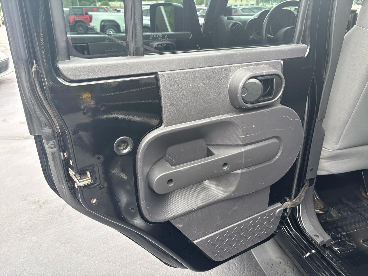 Jeep Wrangler 4WD 4dr Unlimited Sahara 2007