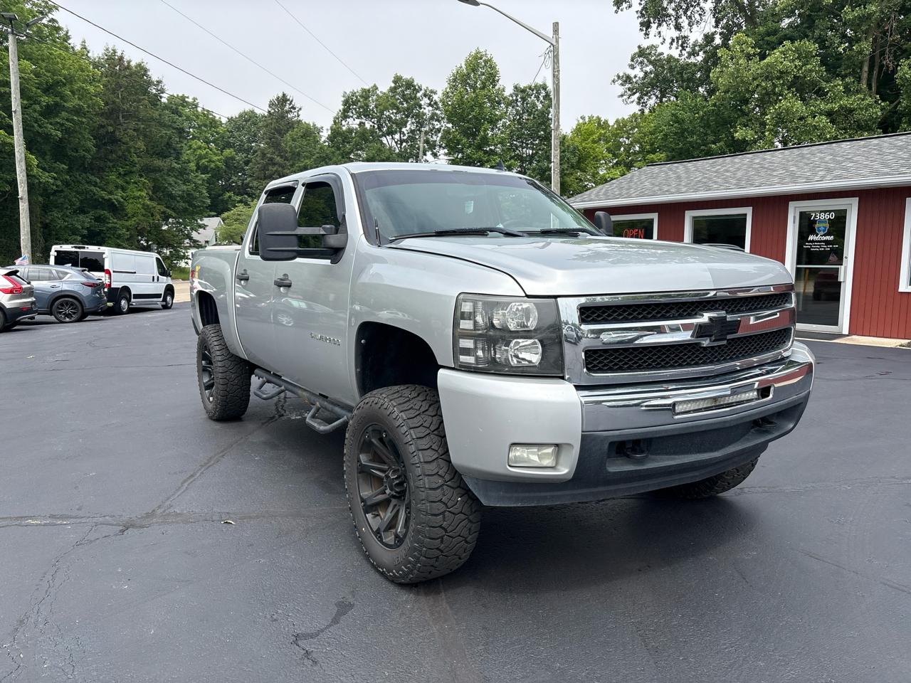 Chevrolet Silverado 1500 4WD Crew Cab 143.5" LT 2011