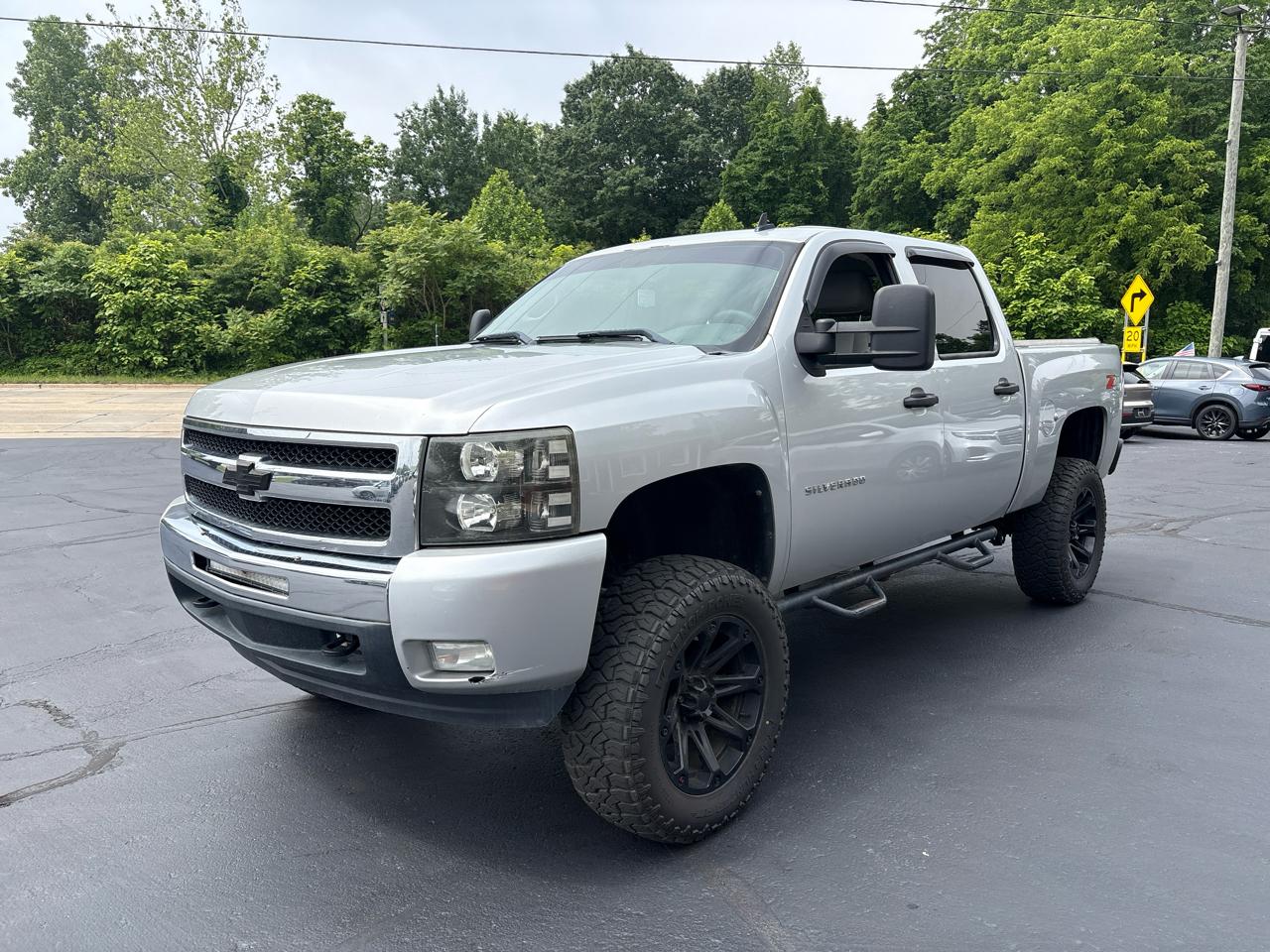 Chevrolet Silverado 1500 4WD Crew Cab 143.5" LT 2011