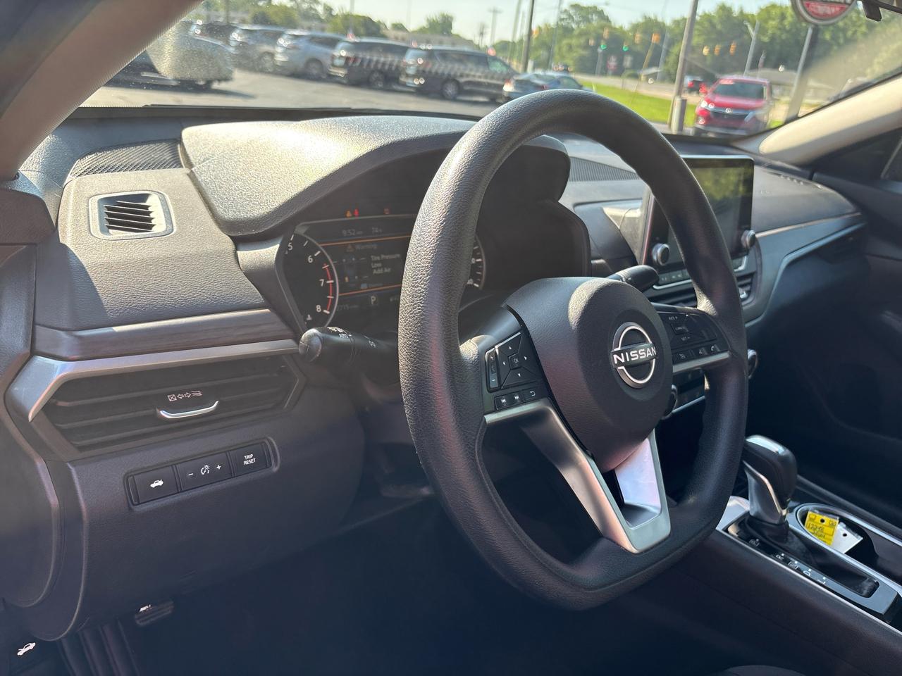 Nissan Altima 2.5 SV Sedan 2024