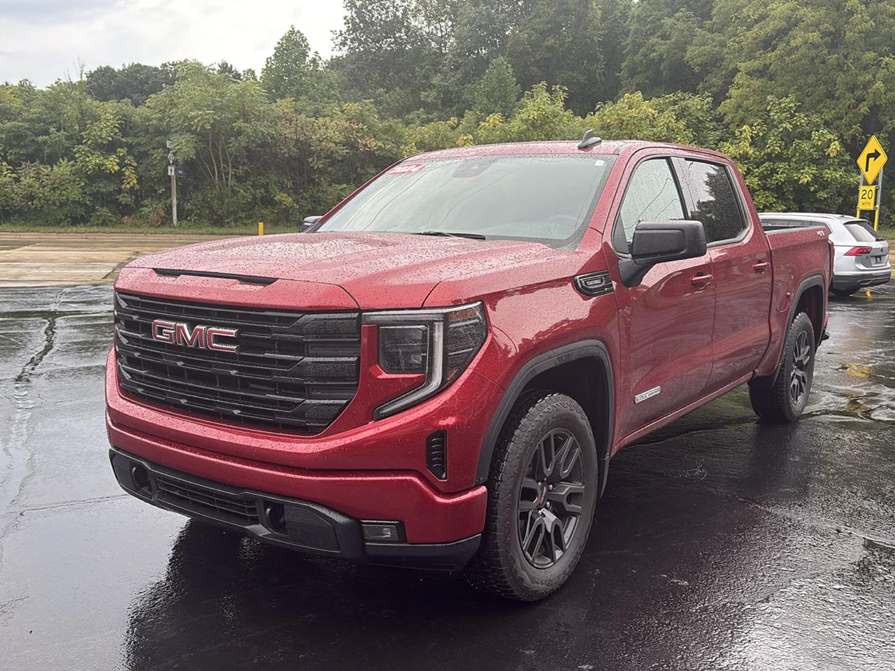 GMC Sierra 1500 4WD Crew Cab 147" Elevation w/3VL 2024