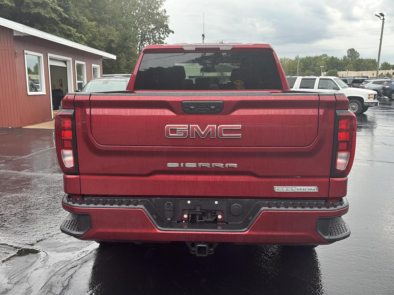 GMC Sierra 1500 4WD Crew Cab 147" Elevation w/3VL 2024