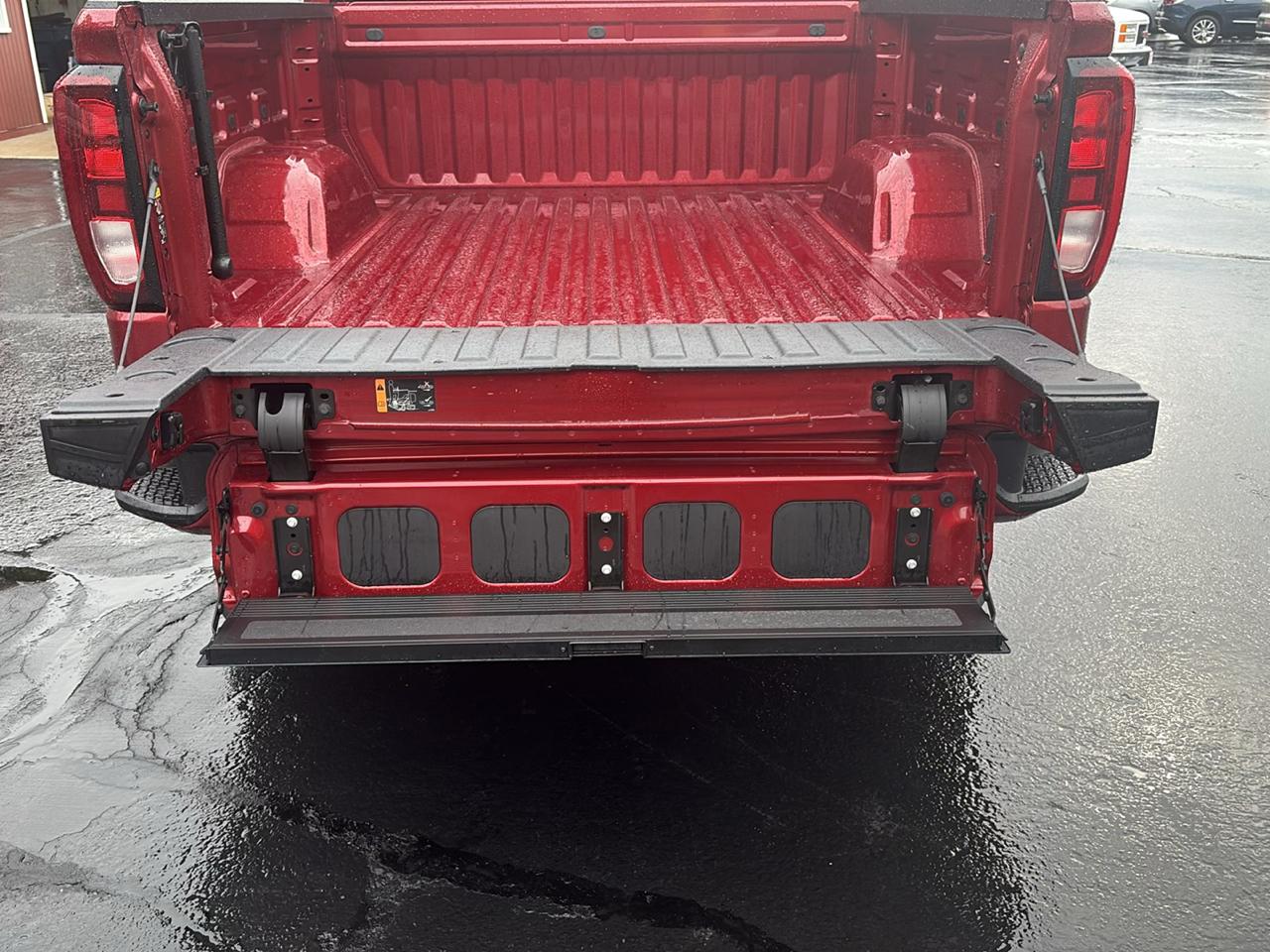 GMC Sierra 1500 4WD Crew Cab 147" Elevation w/3VL 2024