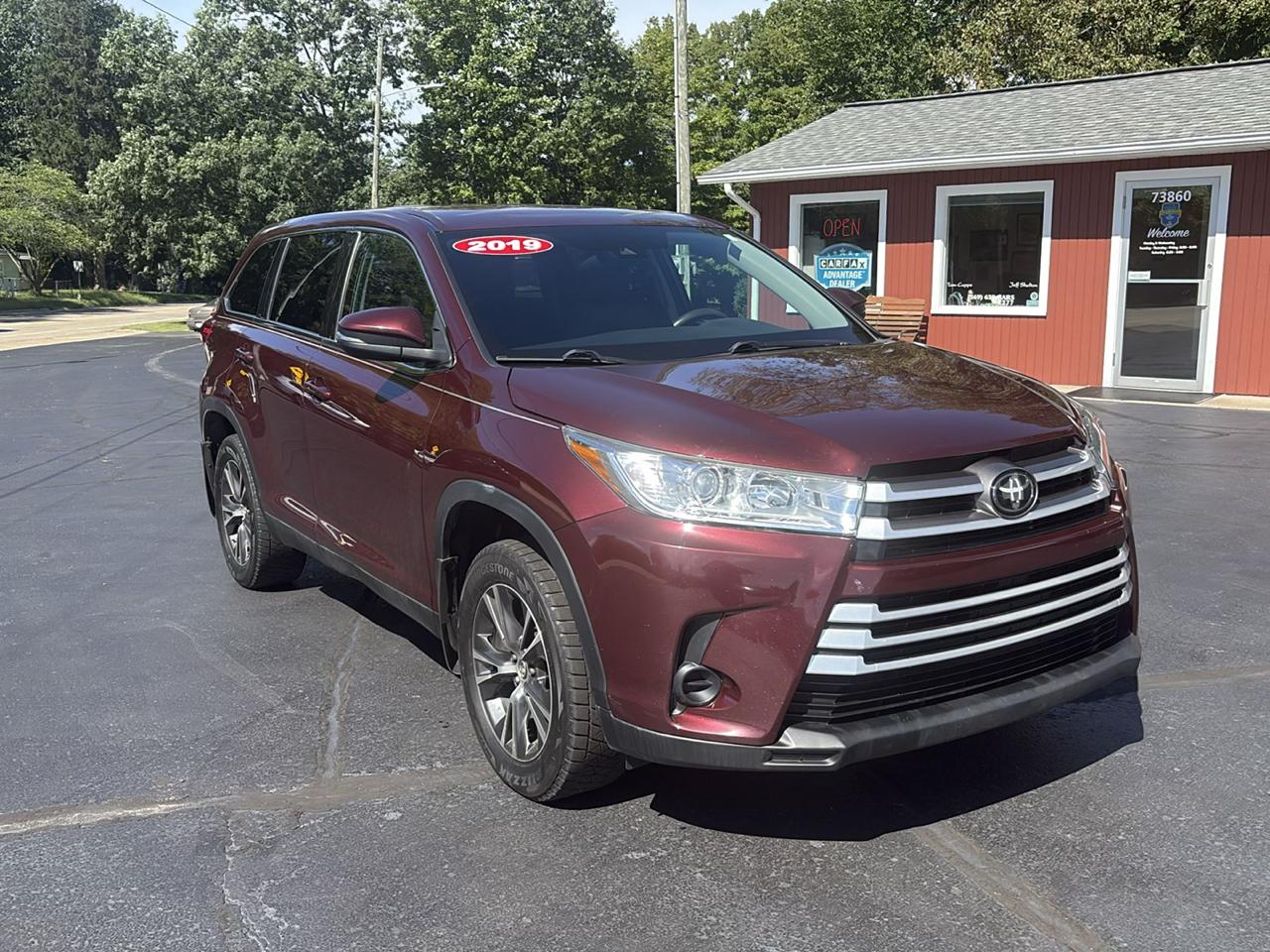 Toyota Highlander LE V6 AWD (Natl) 2019