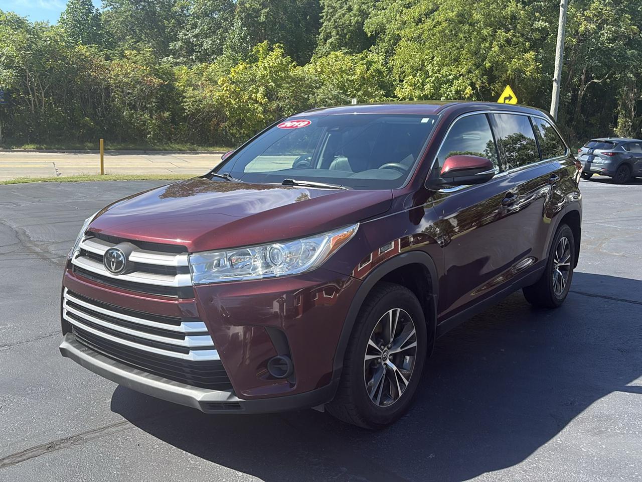 Toyota Highlander LE V6 AWD (Natl) 2019