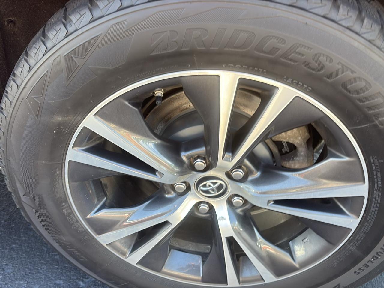 Toyota Highlander LE V6 AWD (Natl) 2019