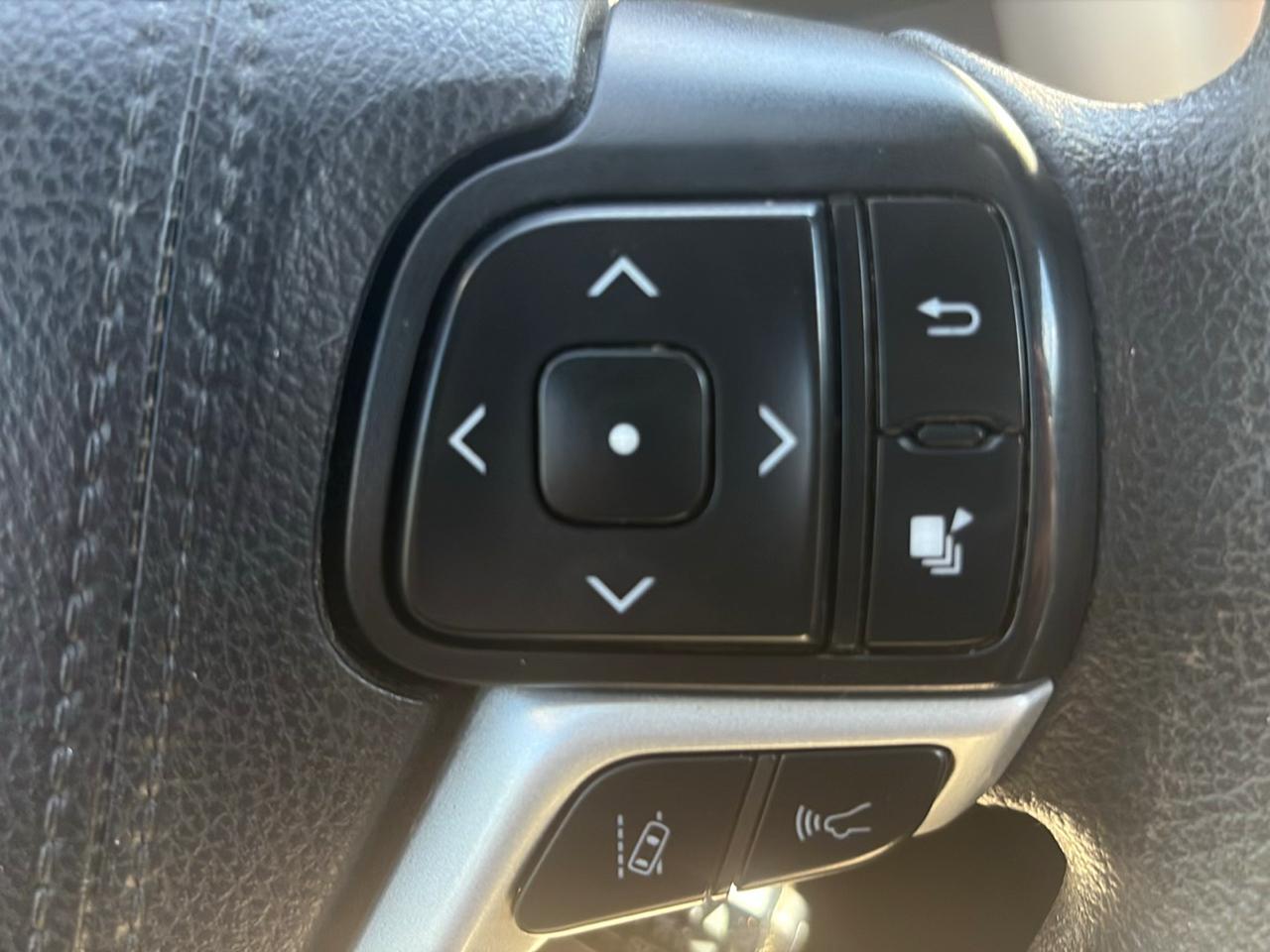 Toyota Highlander LE V6 AWD (Natl) 2019
