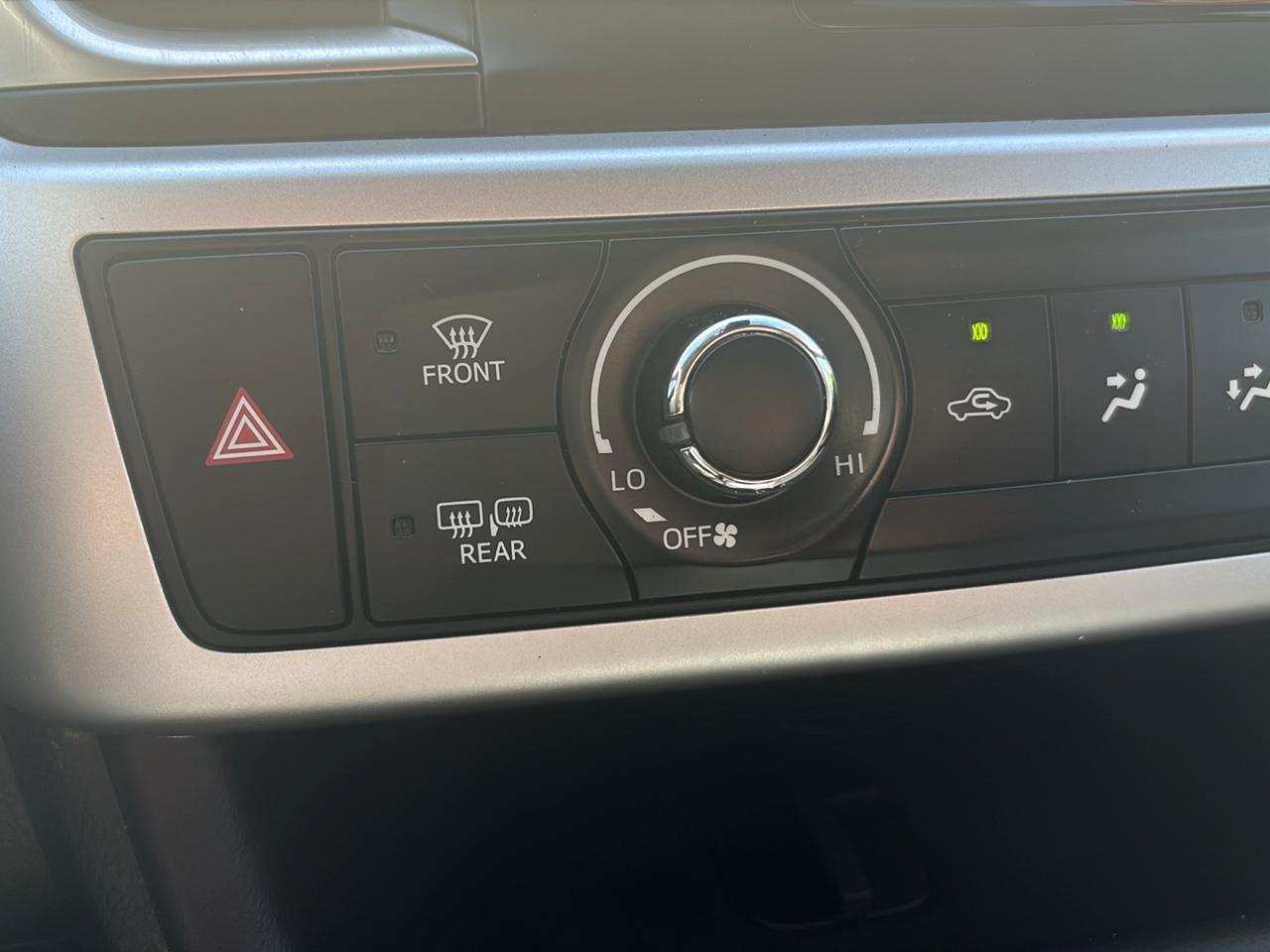 Toyota Highlander LE V6 AWD (Natl) 2019