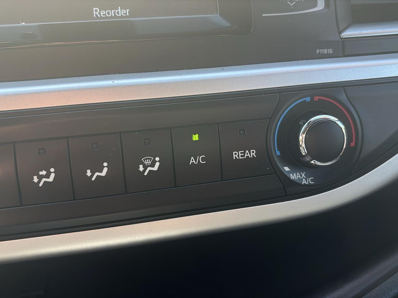 Toyota Highlander LE V6 AWD (Natl) 2019