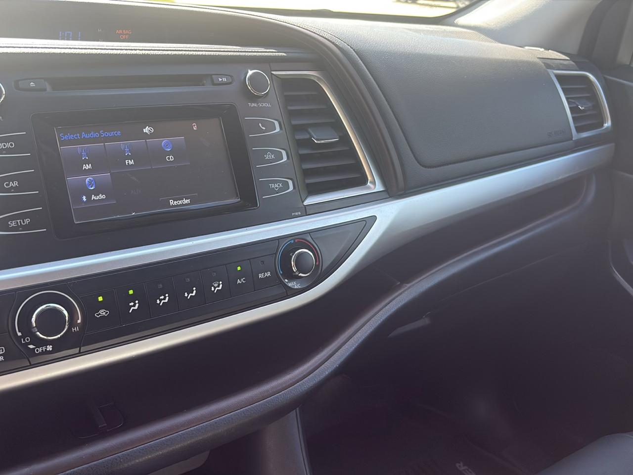 Toyota Highlander LE V6 AWD (Natl) 2019