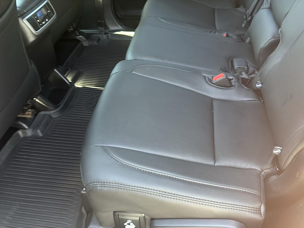 Toyota Highlander LE V6 AWD (Natl) 2019