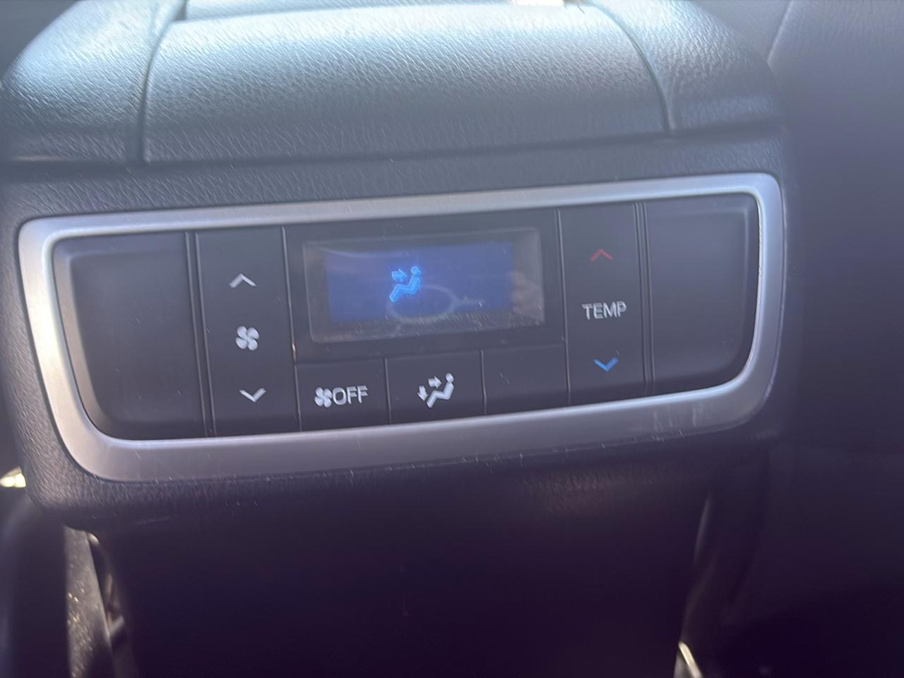 Toyota Highlander LE V6 AWD (Natl) 2019