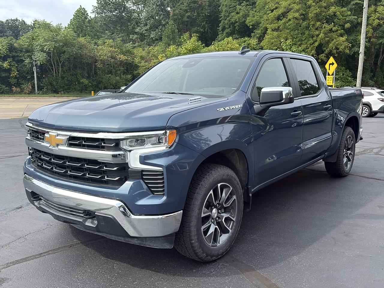 Chevrolet Silverado 1500 4WD Crew Cab 147" LT w/2FL 2024