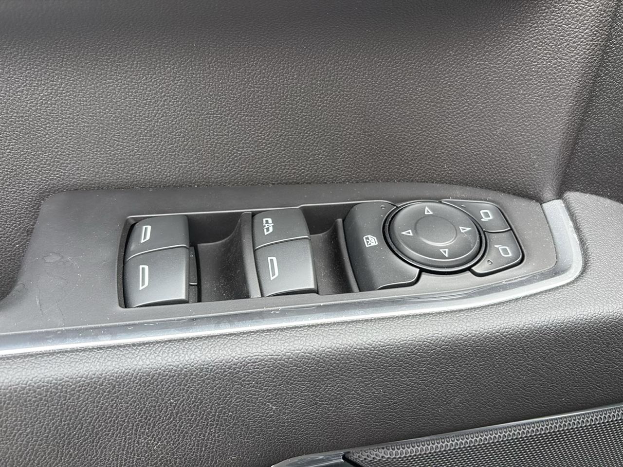 Chevrolet Silverado 1500 4WD Crew Cab 147" LT w/2FL 2023