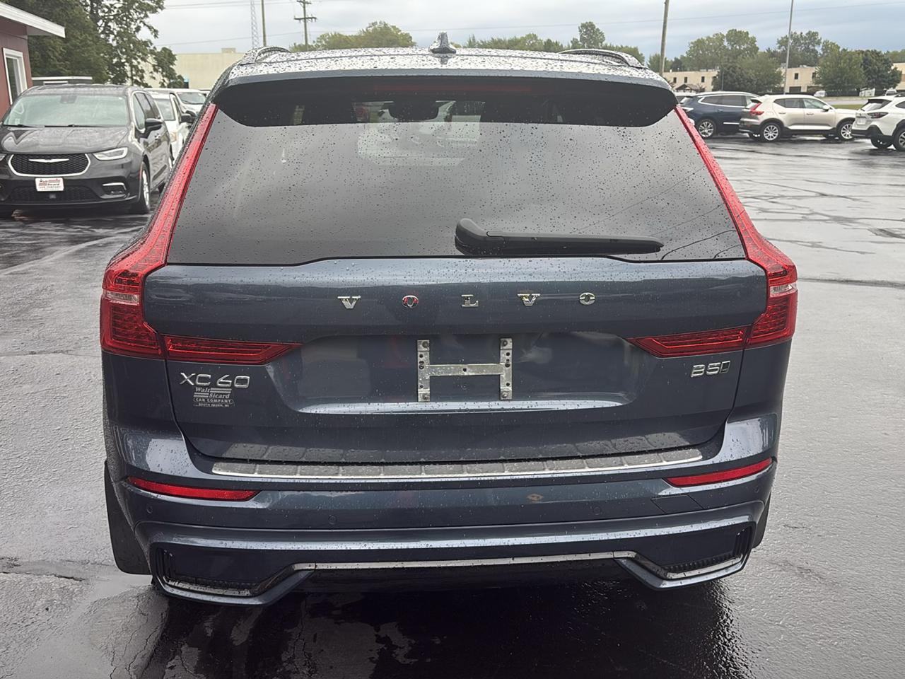 Volvo XC60 B5 AWD Core Dark Theme 2024