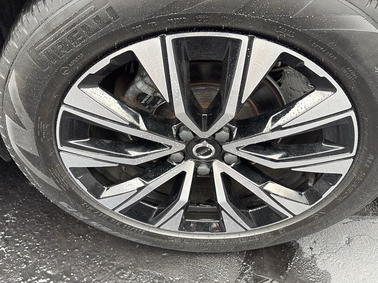 Volvo XC60 B5 AWD Core Dark Theme 2024