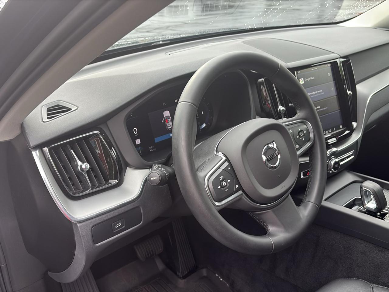 Volvo XC60 B5 AWD Core Dark Theme 2024