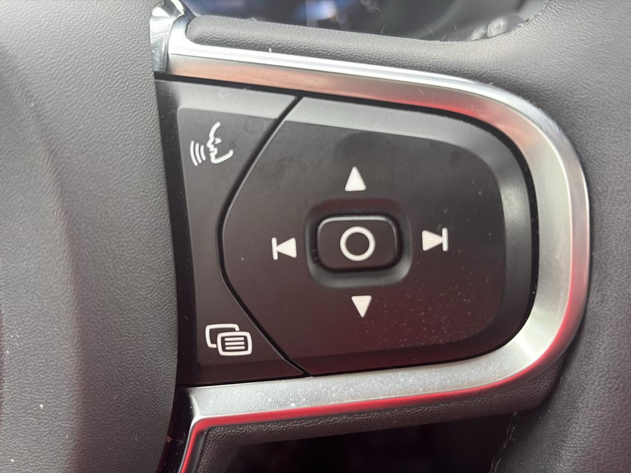 Volvo XC60 B5 AWD Core Dark Theme 2024