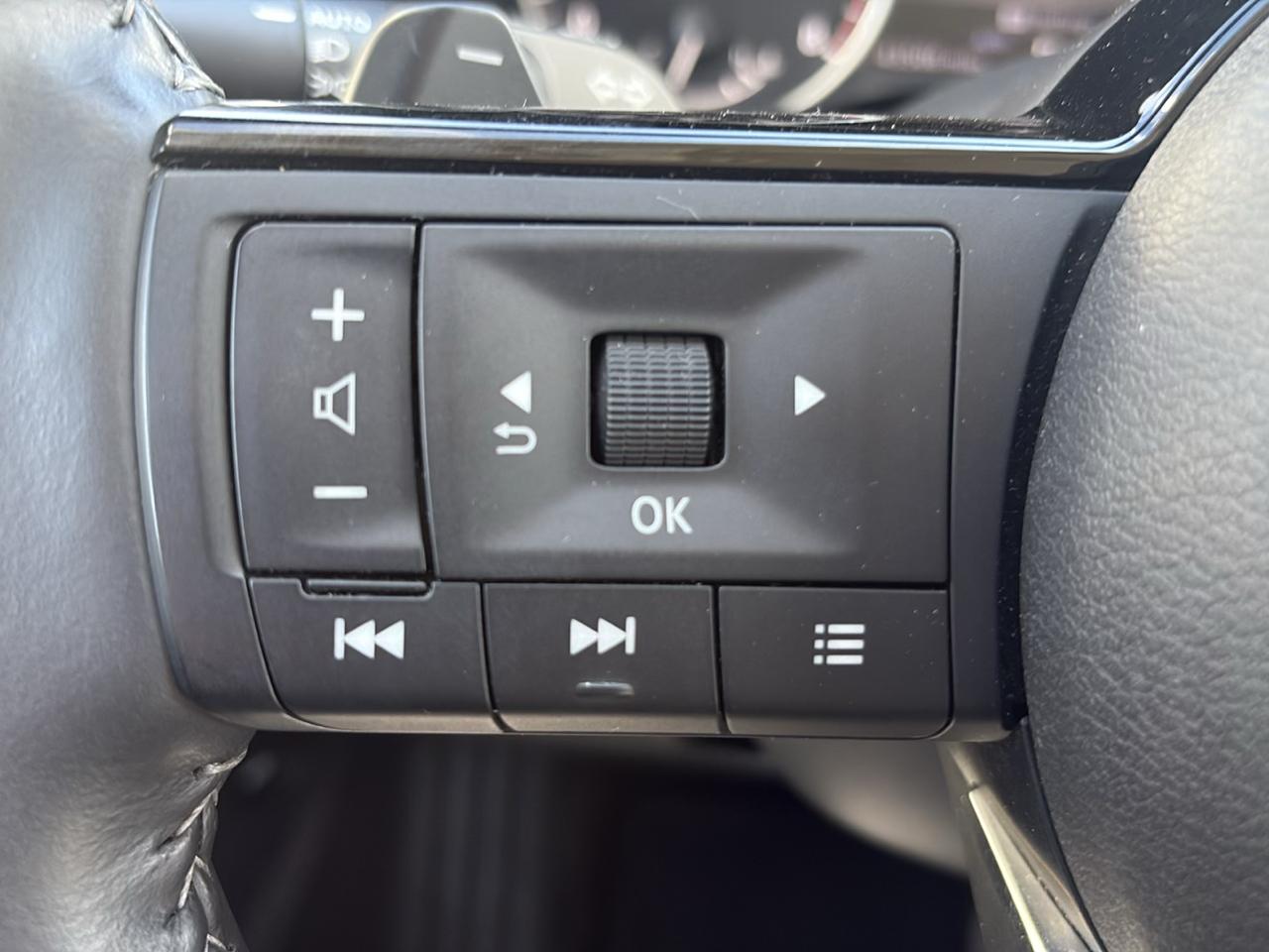 Nissan Pathfinder SL 4WD 2025
