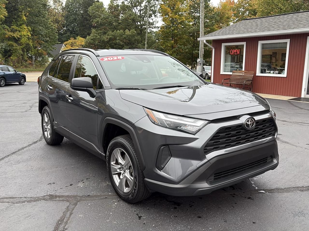 Toyota RAV4 Hybrid LE AWD (Natl) 2025