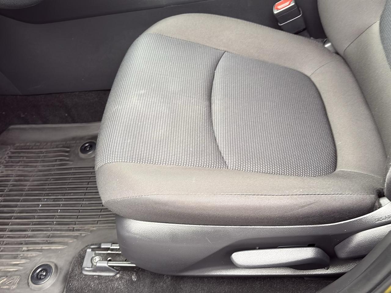 Toyota RAV4 Hybrid LE AWD (Natl) 2025