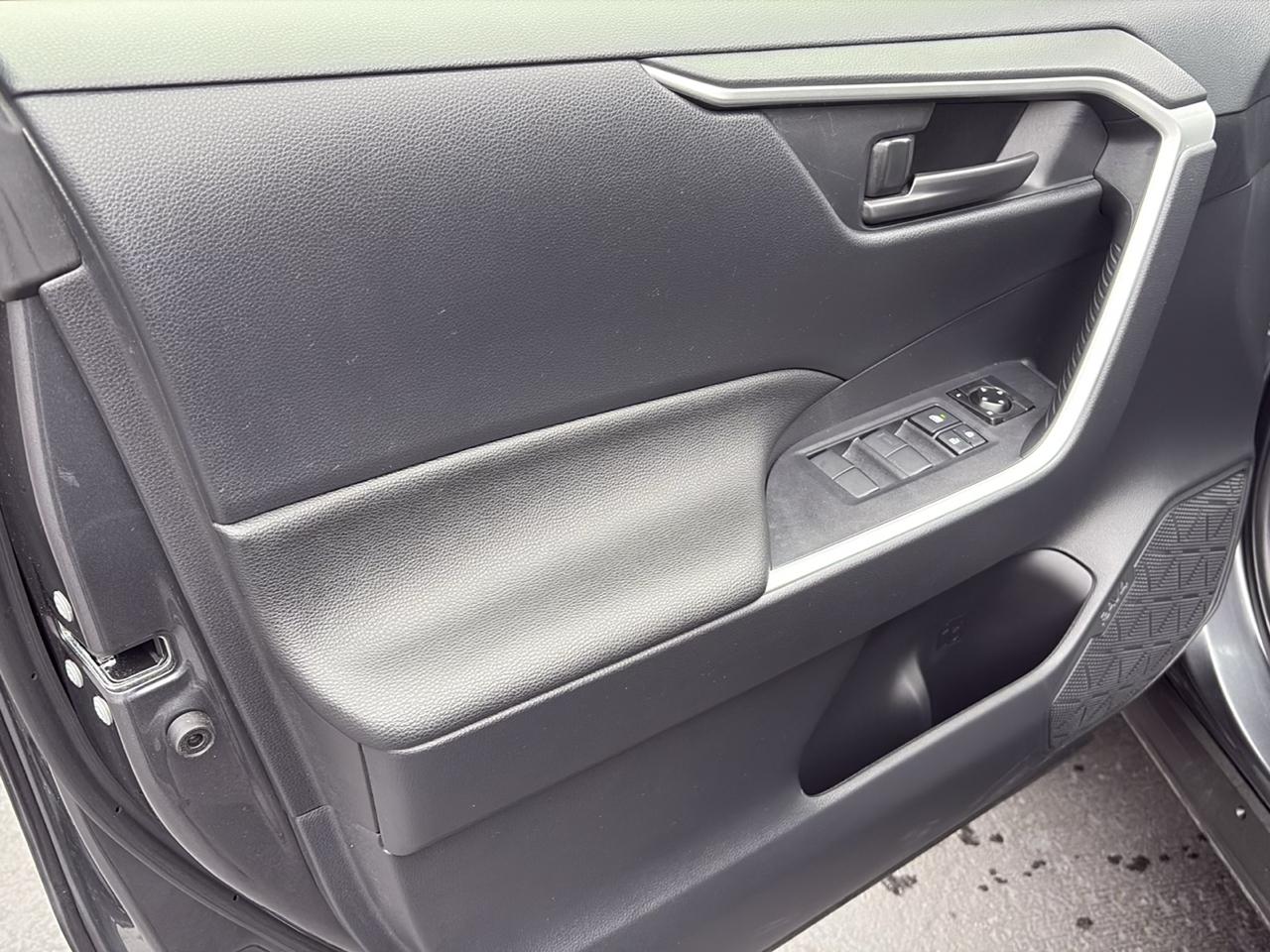 Toyota RAV4 Hybrid LE AWD (Natl) 2025