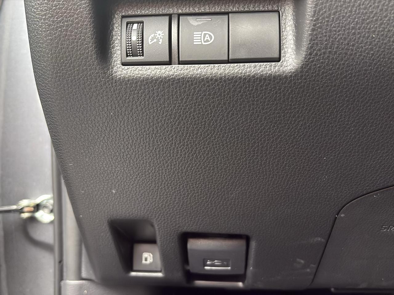 Toyota RAV4 Hybrid LE AWD (Natl) 2025
