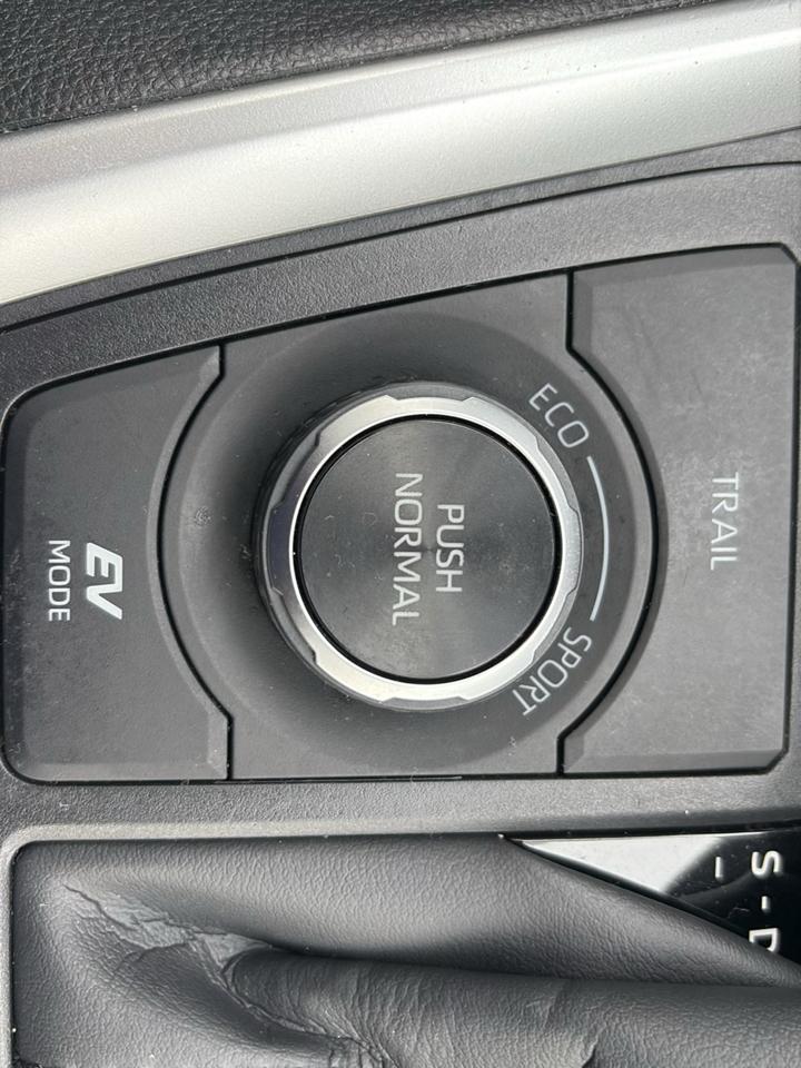 Toyota RAV4 Hybrid LE AWD (Natl) 2025