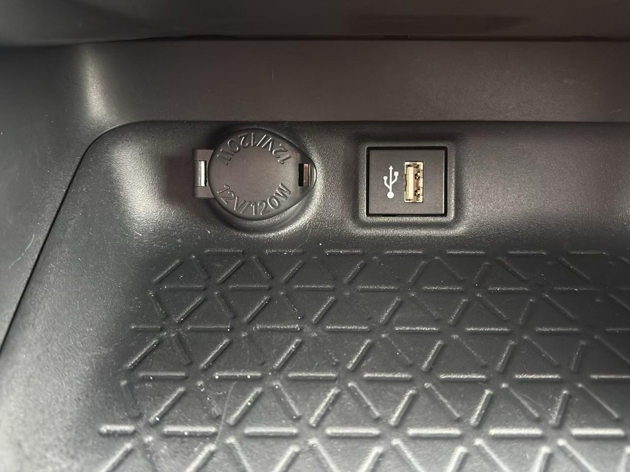 Toyota RAV4 Hybrid LE AWD (Natl) 2025