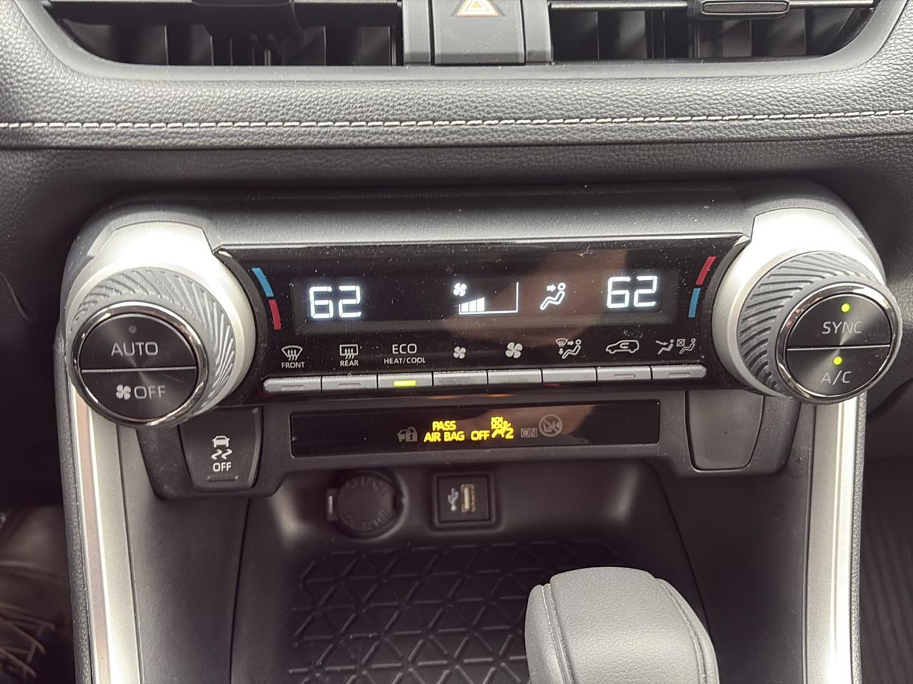 Toyota RAV4 Hybrid LE AWD (Natl) 2025