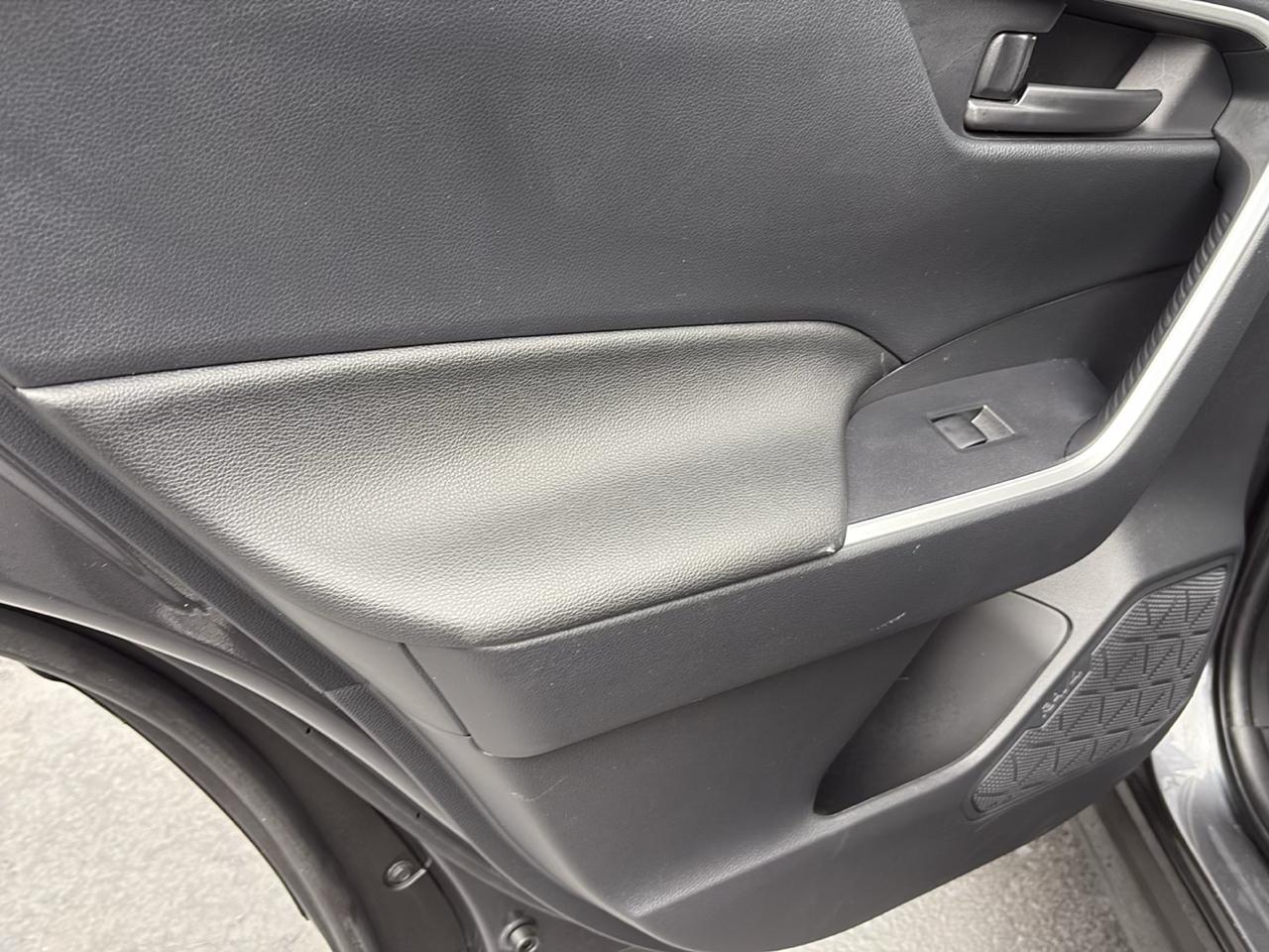 Toyota RAV4 Hybrid LE AWD (Natl) 2025