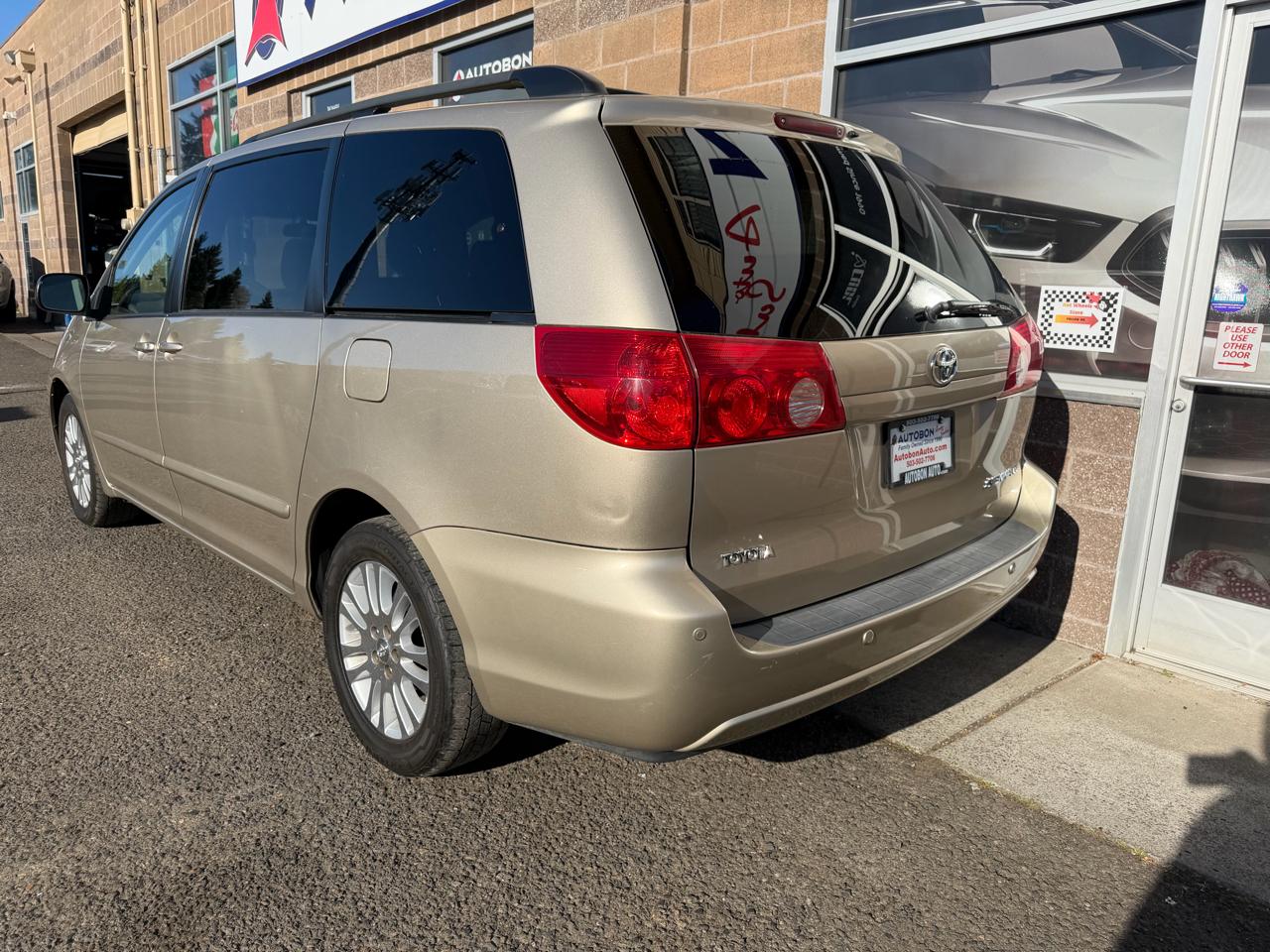 Toyota Sienna 5dr 7-Pass Van CE FWD (Natl) 2008